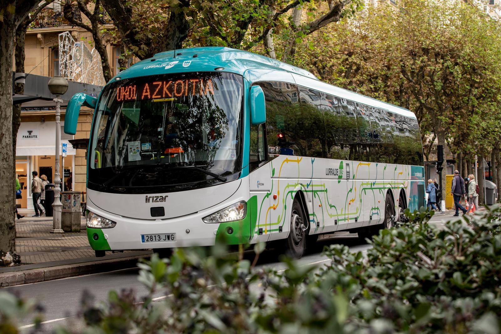 Abuztuan, maiztasun handiagoa izango dute Donostiara arteko autobusek