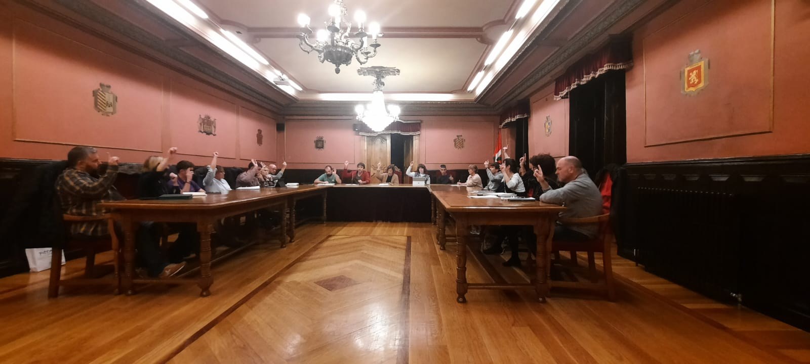 Aho batez onartu dute indarkeria matxistaren biktimei arreta emateko protokoloa Aho batez onartu dute indarkeria matxistaren biktimei arreta emateko protokoloa