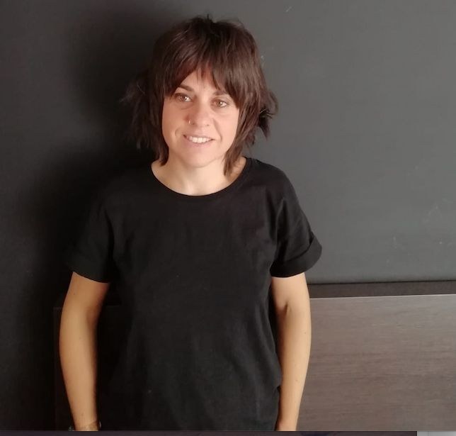 Ainara Gorostizu: "Emakume guztiok, ama izan ala ez, askatu beharreko korapiloa da, oraindik ere, amatasunarena. Emakume guztiok bizi dugun presioa da"