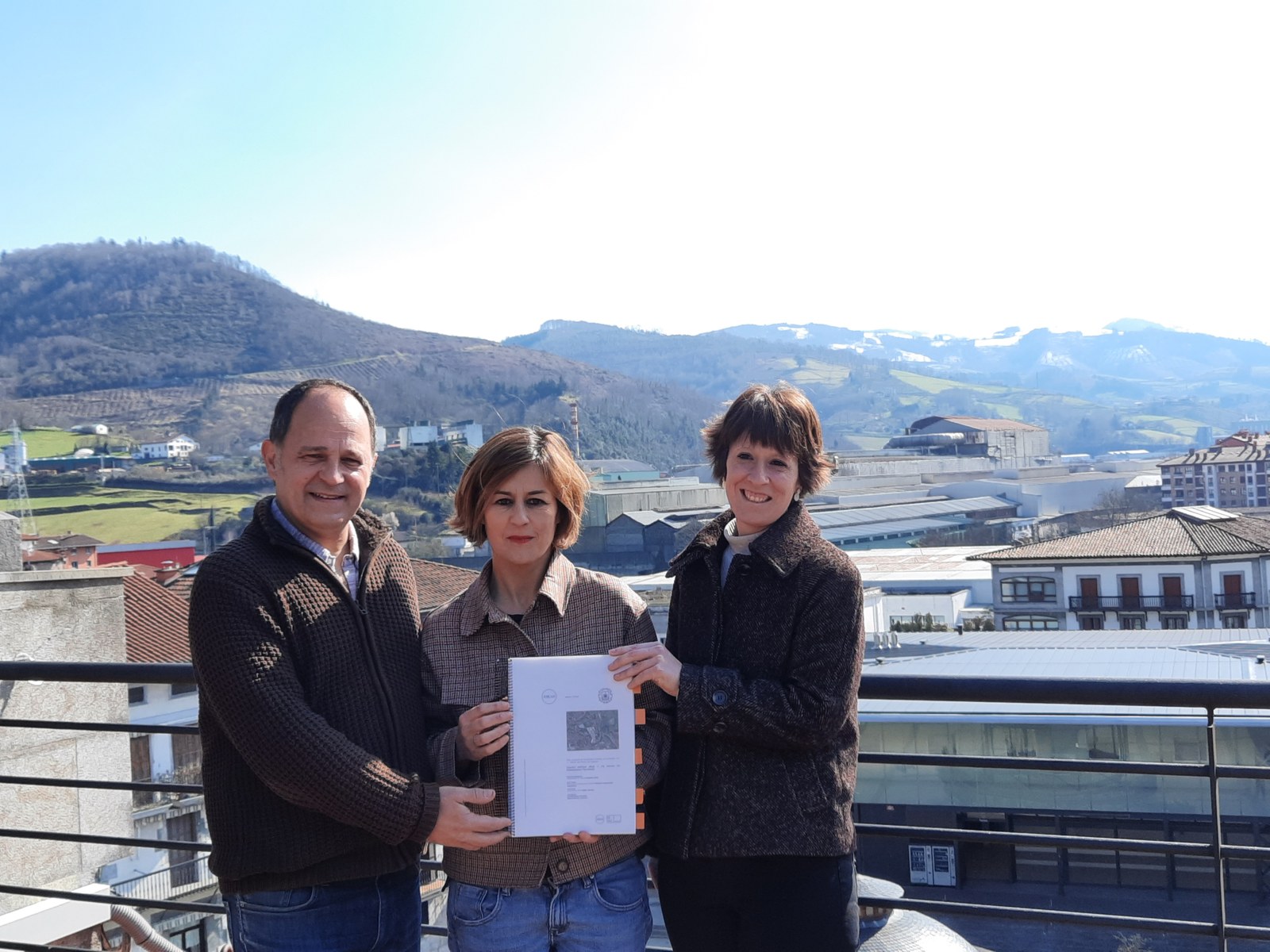 Amue eremua herriratzeko prozesuaren azalpena, bideoan