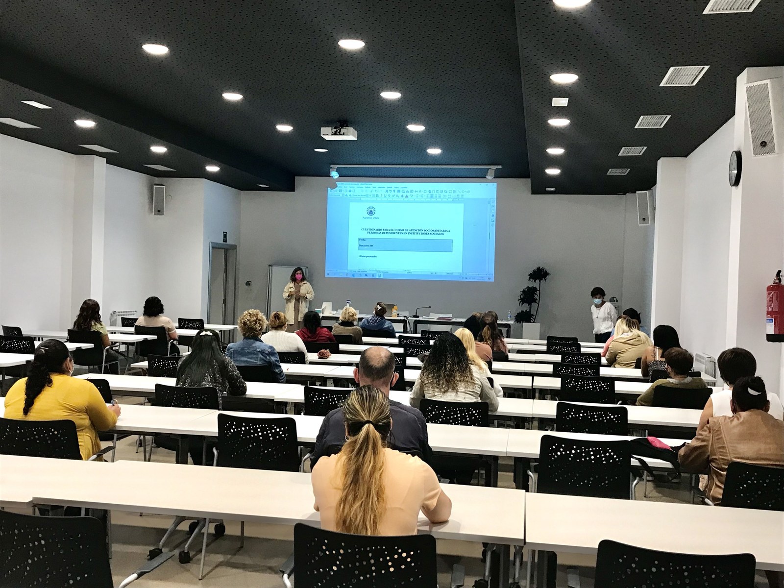 Arreta Soziosanitarioko profesionaltasun ziurtagiria ateratzeko interesa dutenekin bildu da Udala