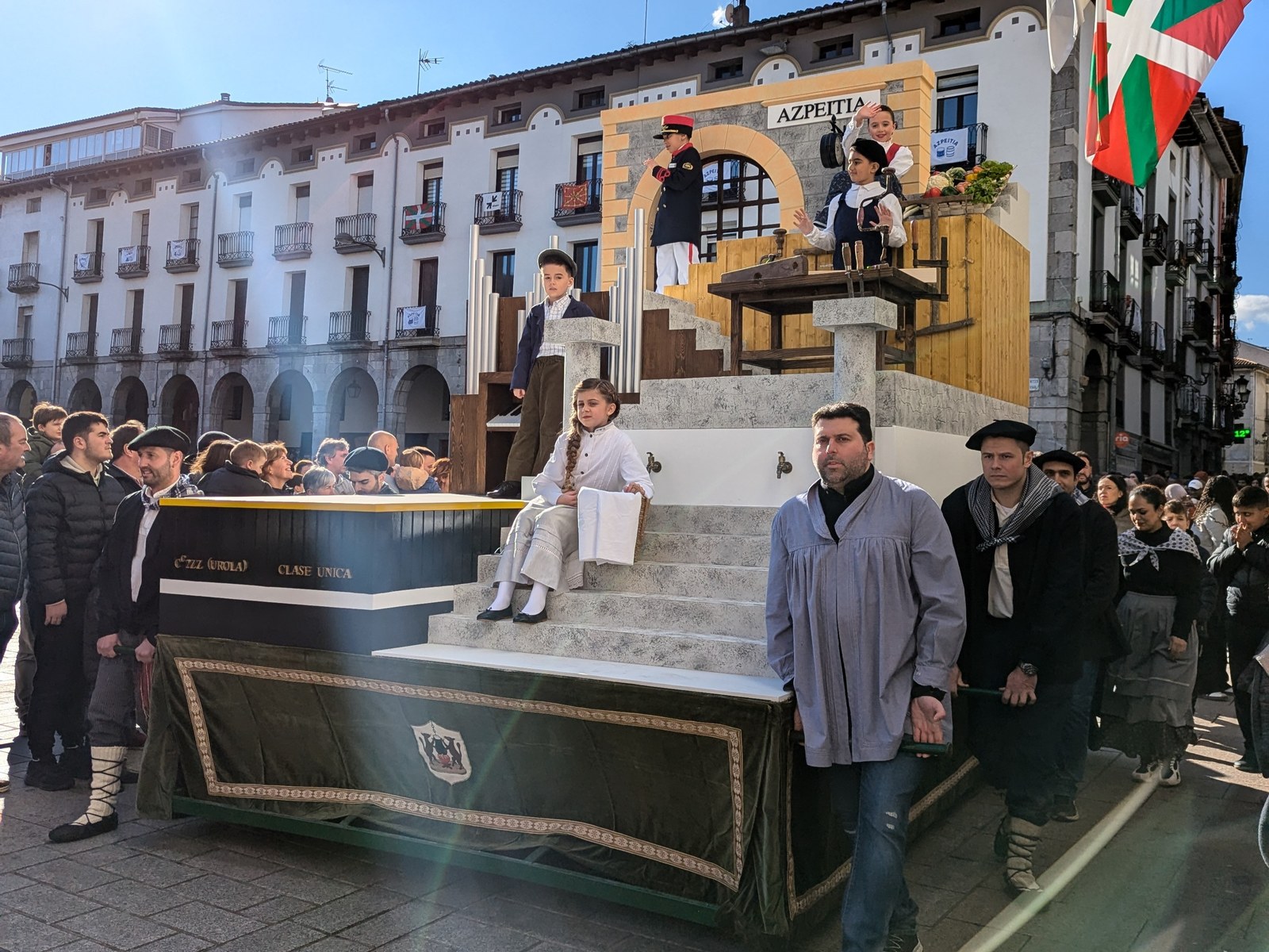 Arte eta Diseinu Ikastegiak egingo du haurren danborradako karroza