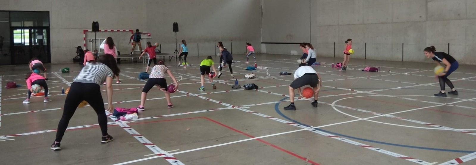 Aste Santuko ekintzetarako hezitzaileak kontratatzeko begiraleen lan-poltsa osatzeko deialdia ireki da