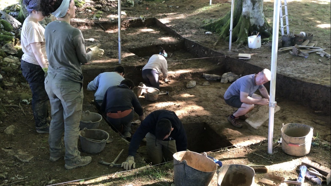 Asurtzuko aztarnen atzetik
