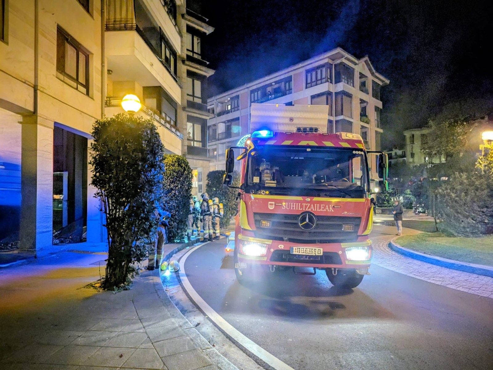 [EGUNERAKETA] Balentina Agirre plazako garajeko zati batetik ibilgailuak ateratzen has daitezke bizilagunak