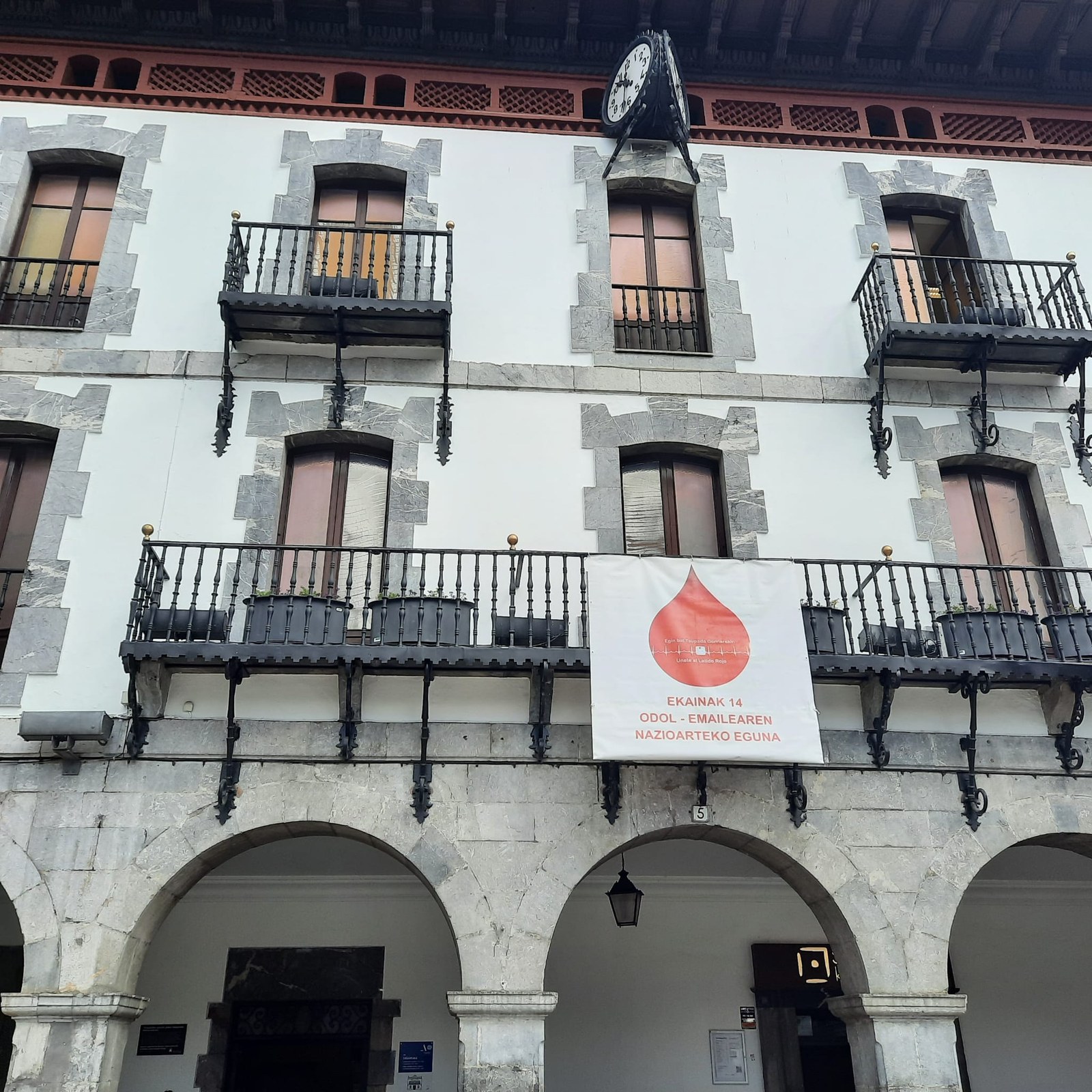 Beheranzko joera ikusita, odol emaile egiteko eskaera