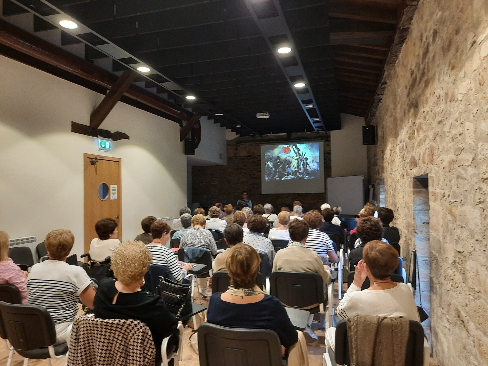 Berrogei lagunetik gora literaturaz, arteaz eta historiaz ikasten Berrogei lagunetik gora literaturaz, arteaz eta historiaz ikasten