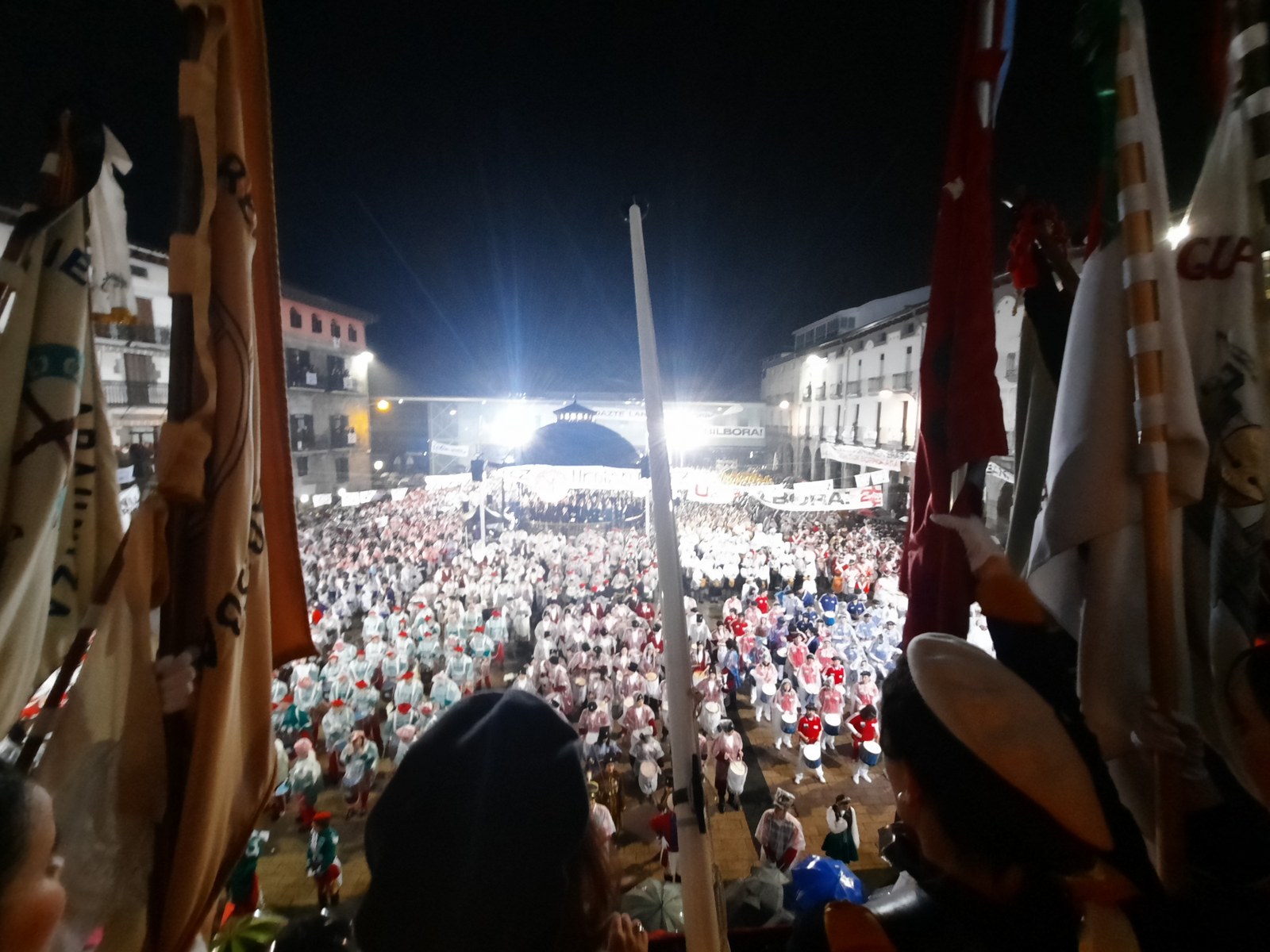 Dagoeneko eman daiteke izena banderaren igoera edo jaitsiera udaletxeko balkoitik ikusteko zozketan