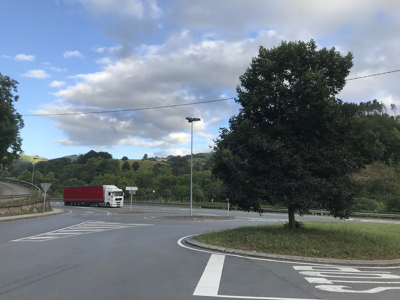 Datorren asteazkenean hasiko dira Basarteko bidegurutzean biribilgunea egiteko obrak