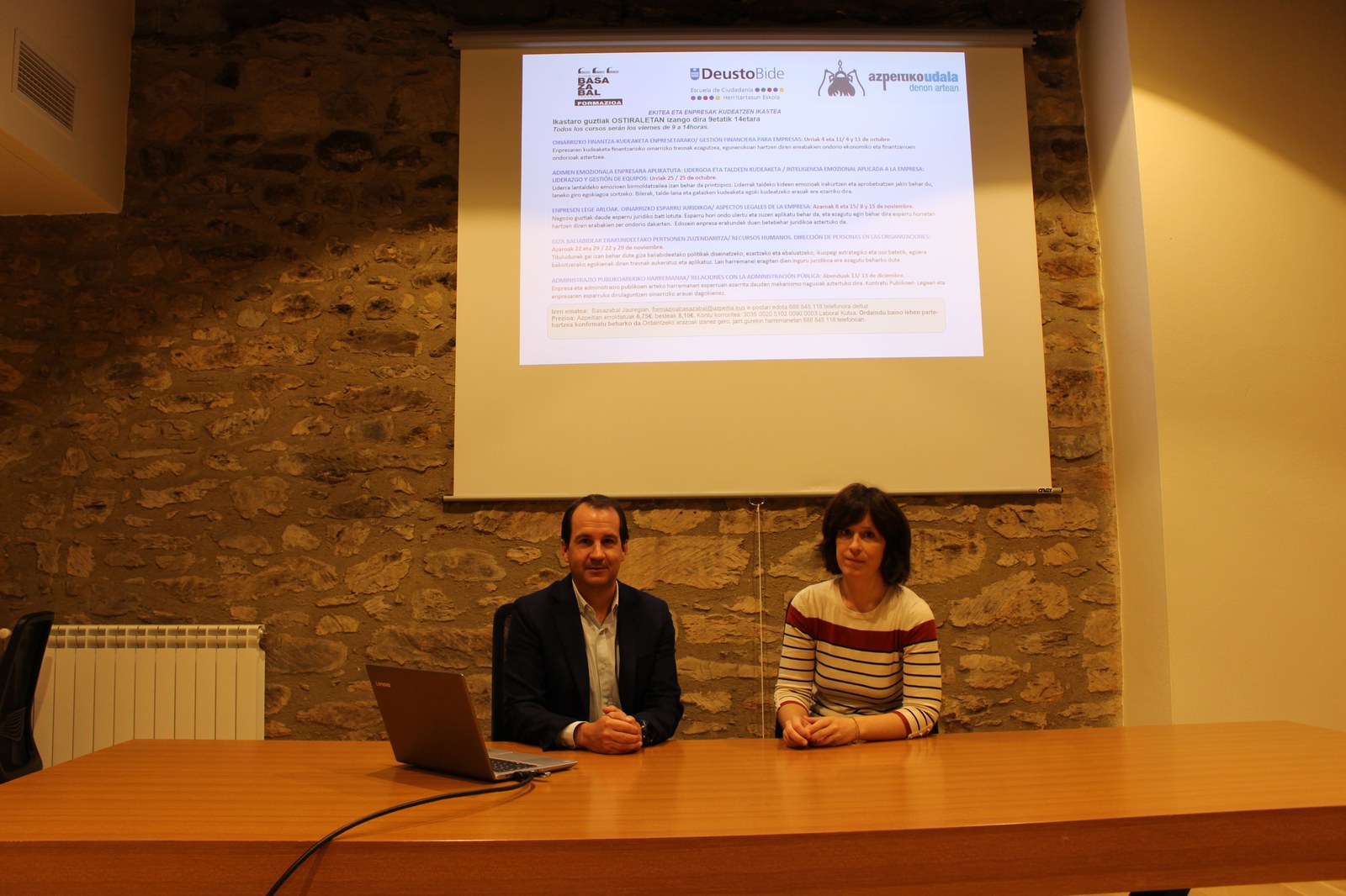 Deustoko Unibertsitatearekin elkarlanean, bost ikastaro antolatu ditu Udalak