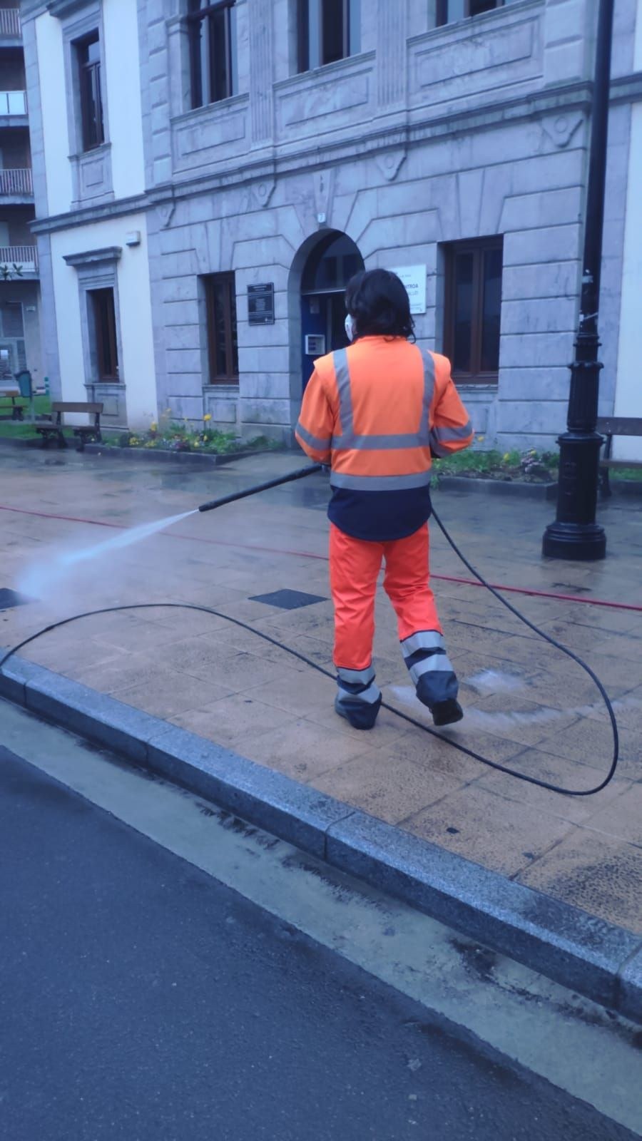 Eguneroko kaleen garbiketa eta desinfekzioa indartu dira, Koronabirusa dela-eta