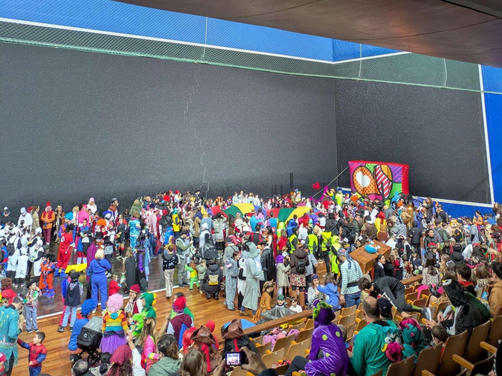 Eguraldiak ez du festa zapuztu