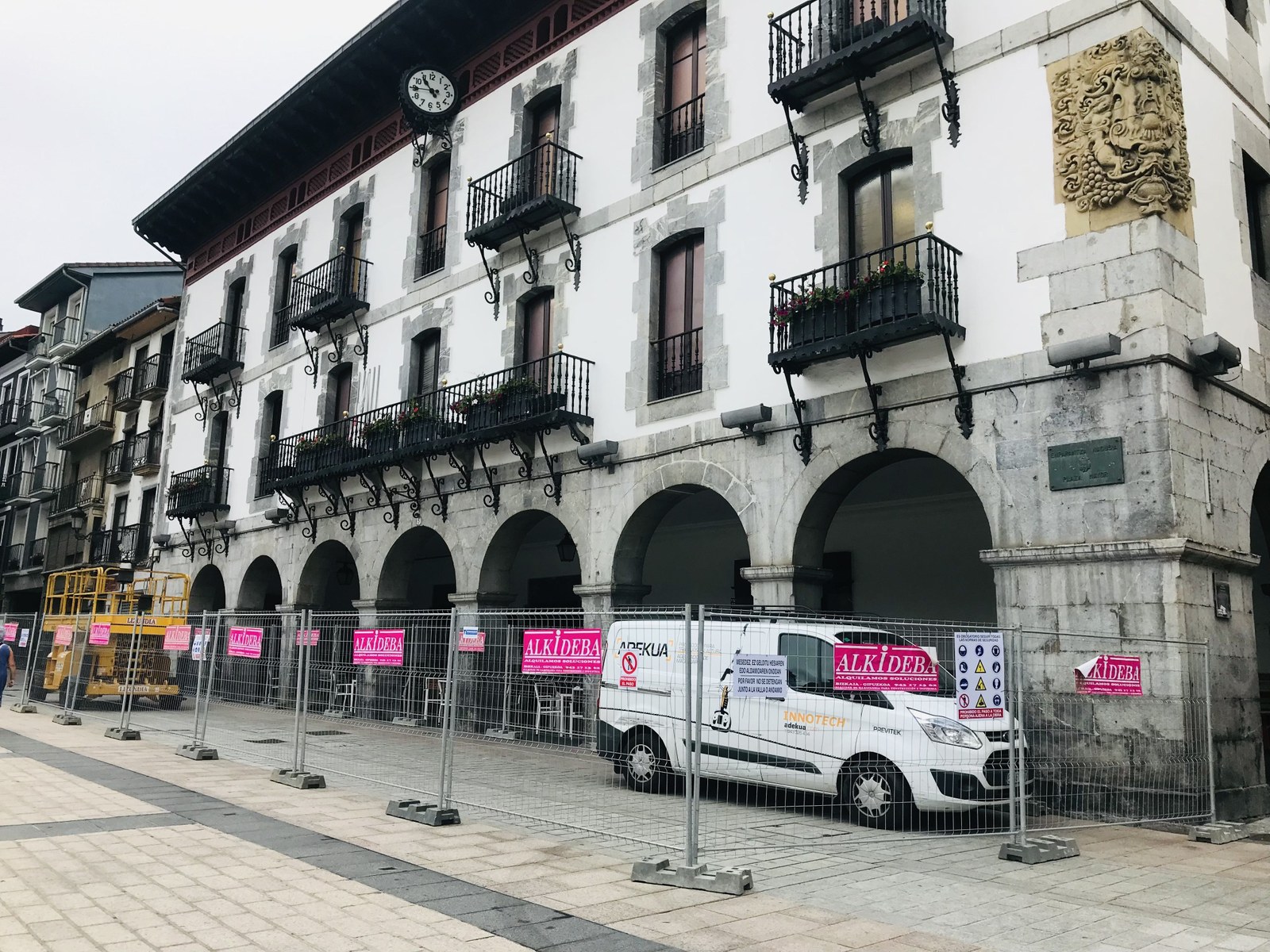 Eguzki-plakak instalatuko dira udaletxean energiaren autokontsumoa bultzatuz