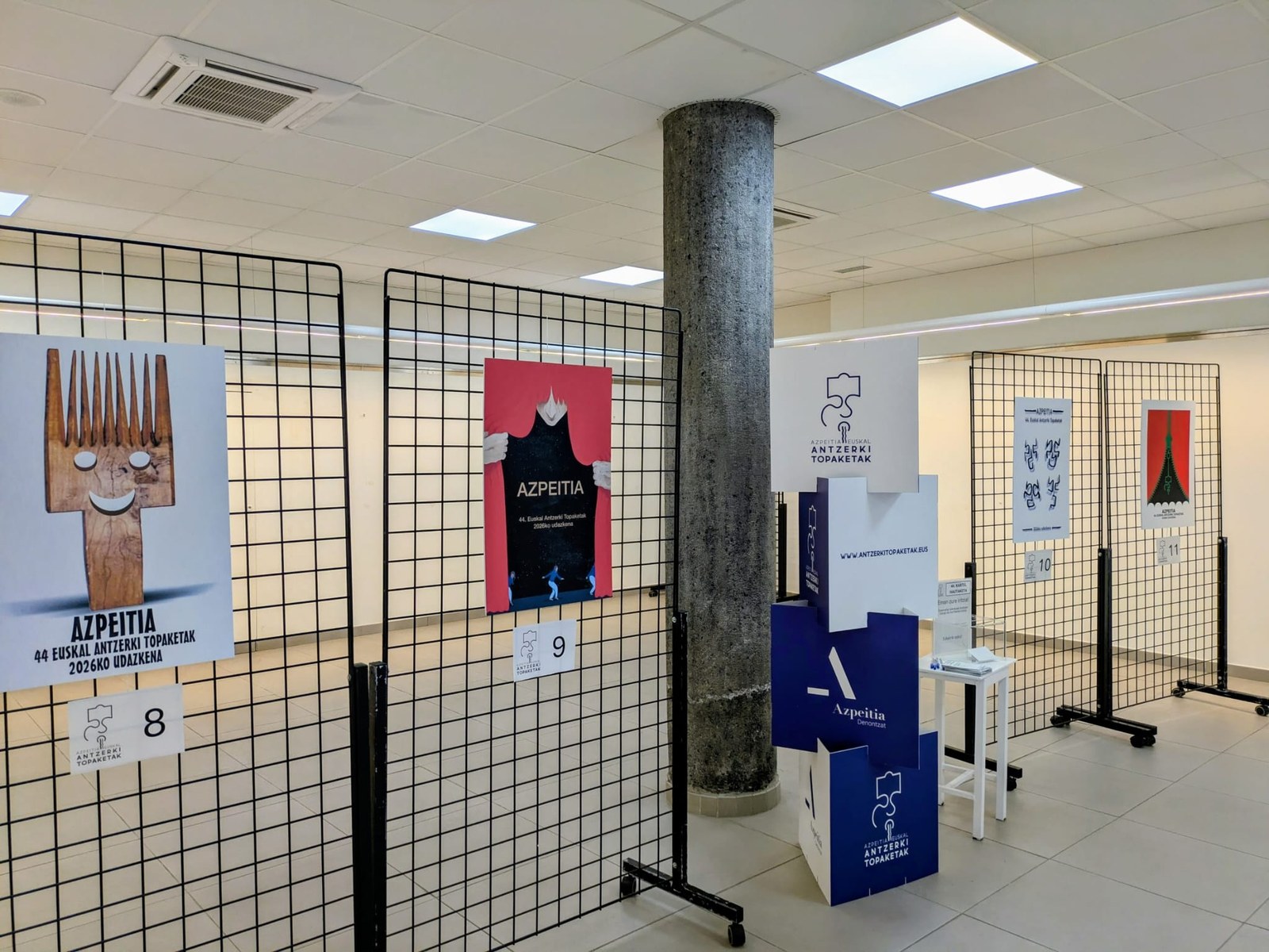 Euskal Antzerki Topaketak iragartzeko kartel posibleak, ikusgai