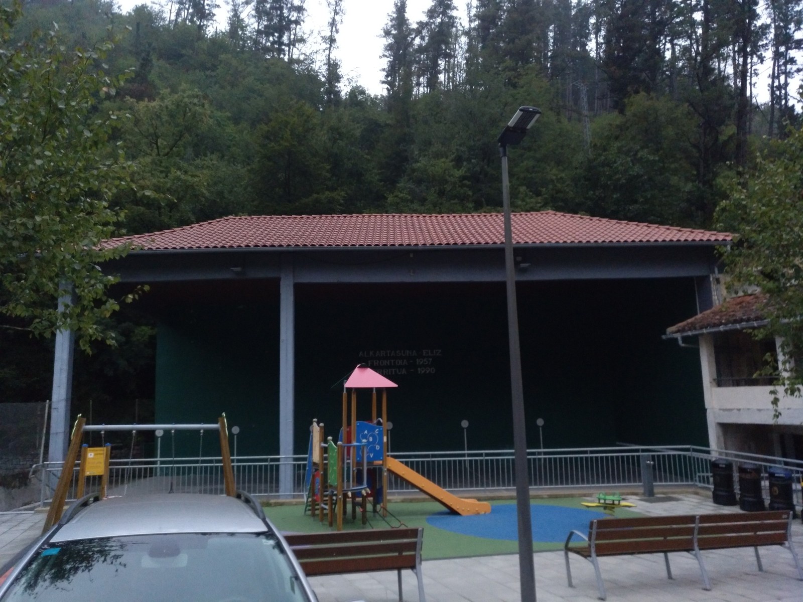 Frontoia eta saneamendu sarea konpontzeko obrak, bukatuta