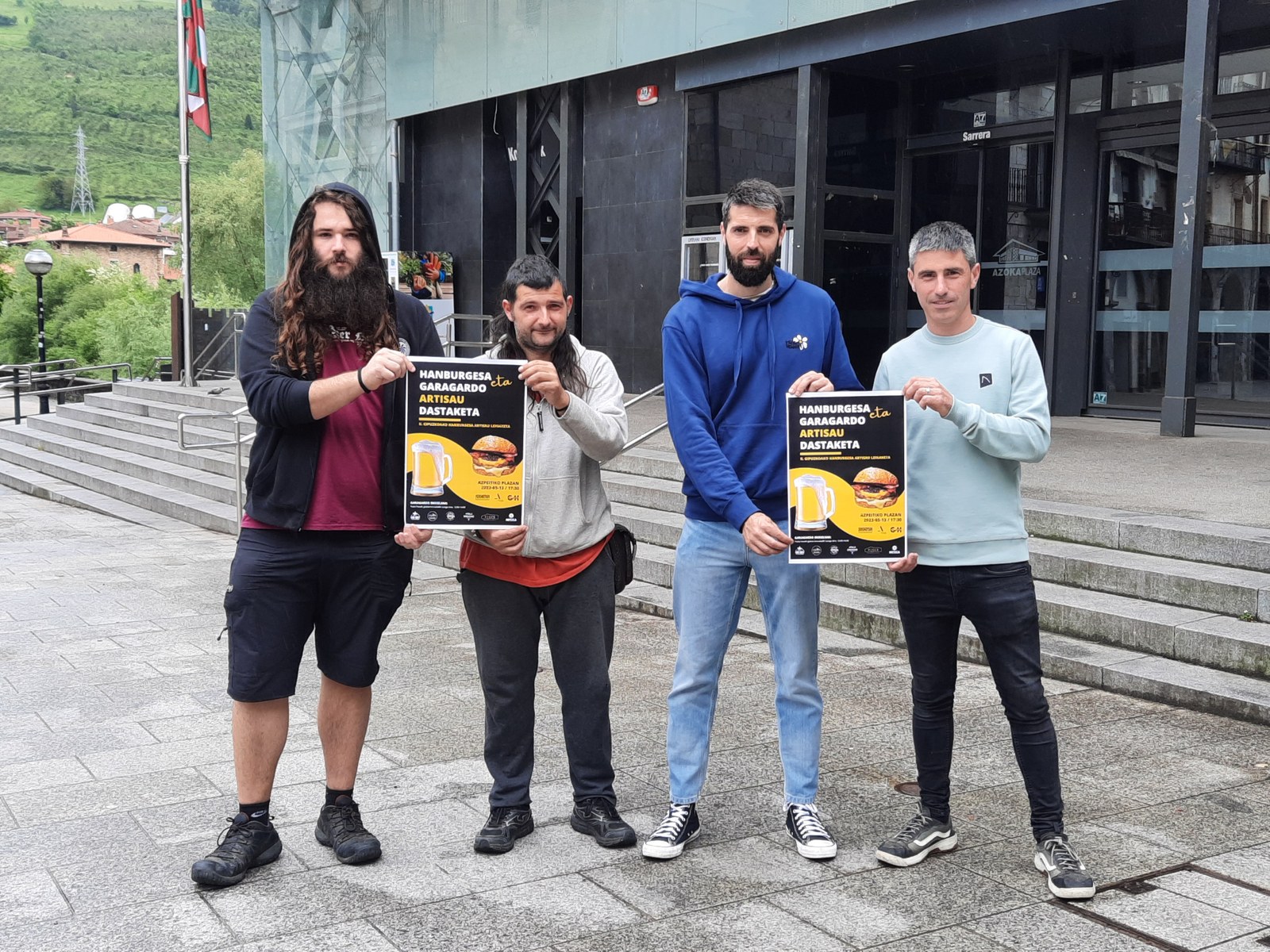 Hanburgesa eta garagardo artisau dastaketa egingo da larunbatean Azpeitian Hanburgesa eta garagardo artisau dastaketa egingo da larunbatean Azpeitian