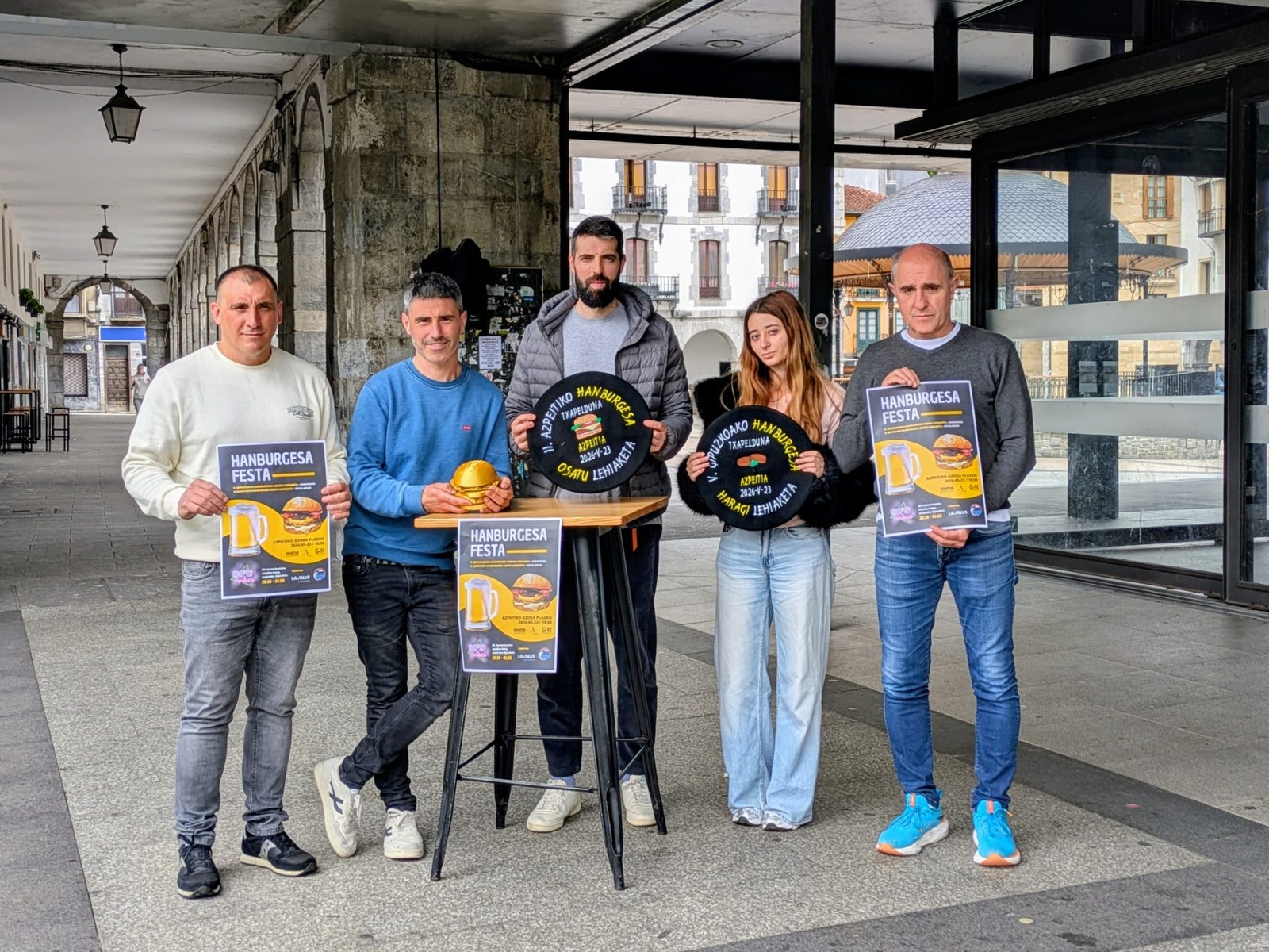 Hanburgesa festa izango da larunbatean Azoka Plazan