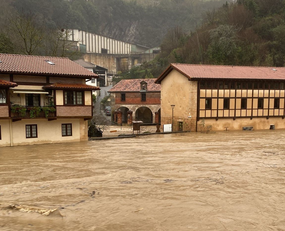 Itxi egin dute GI-631 errepidea Ezkuzta parean