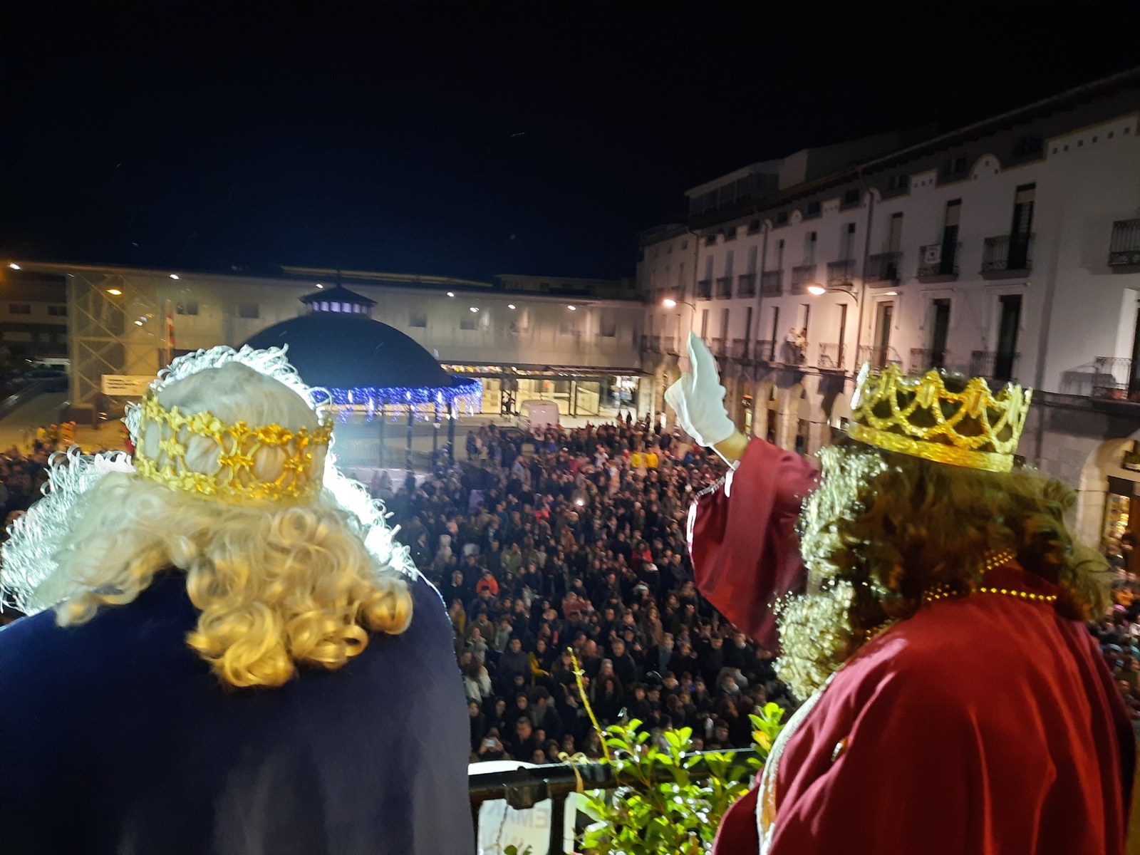 Jantziak eta karrozak estreinatuko dituzte Errege Magoek