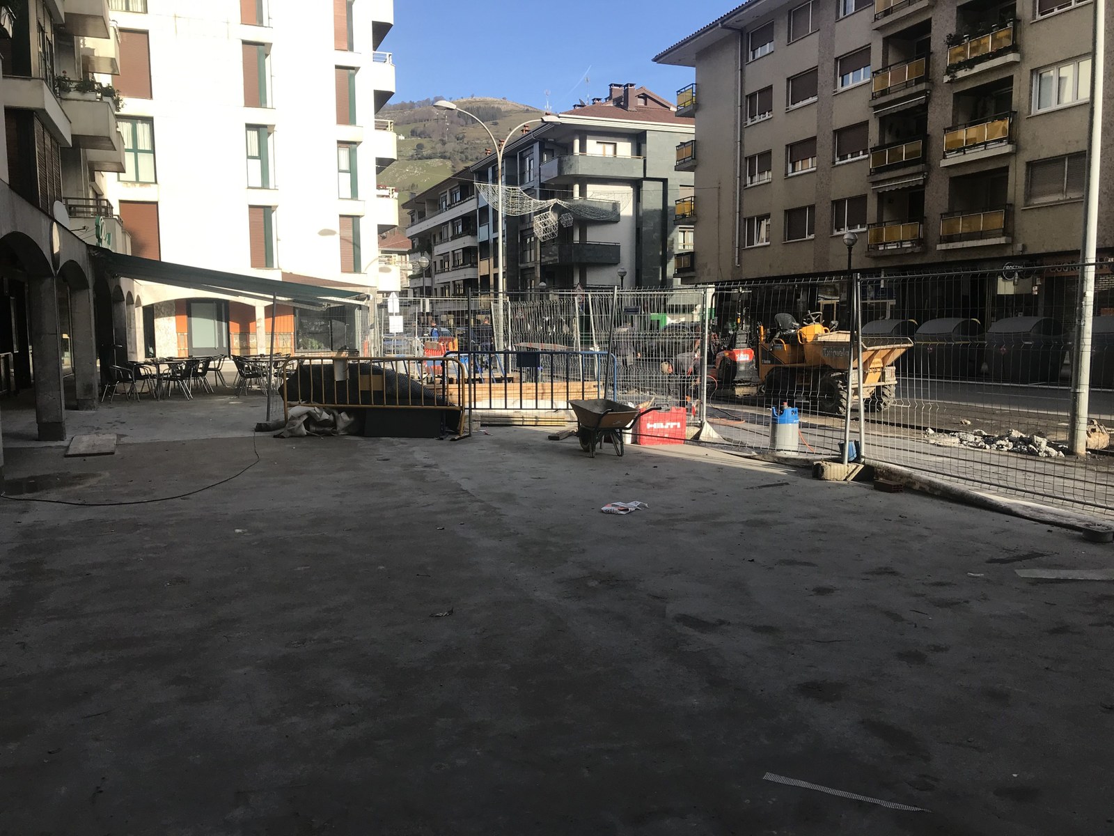 Jose Artetxeko garajeetako hezetasun arazoak konpontzeko obrak, aurrera doaz