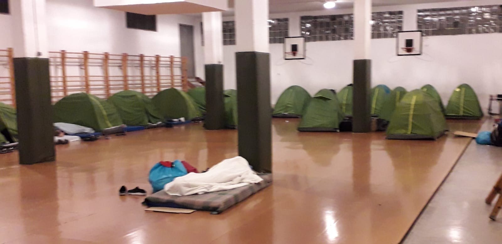 Kale-saltzaileentzako aterpea prest du udalak festa egunetarako