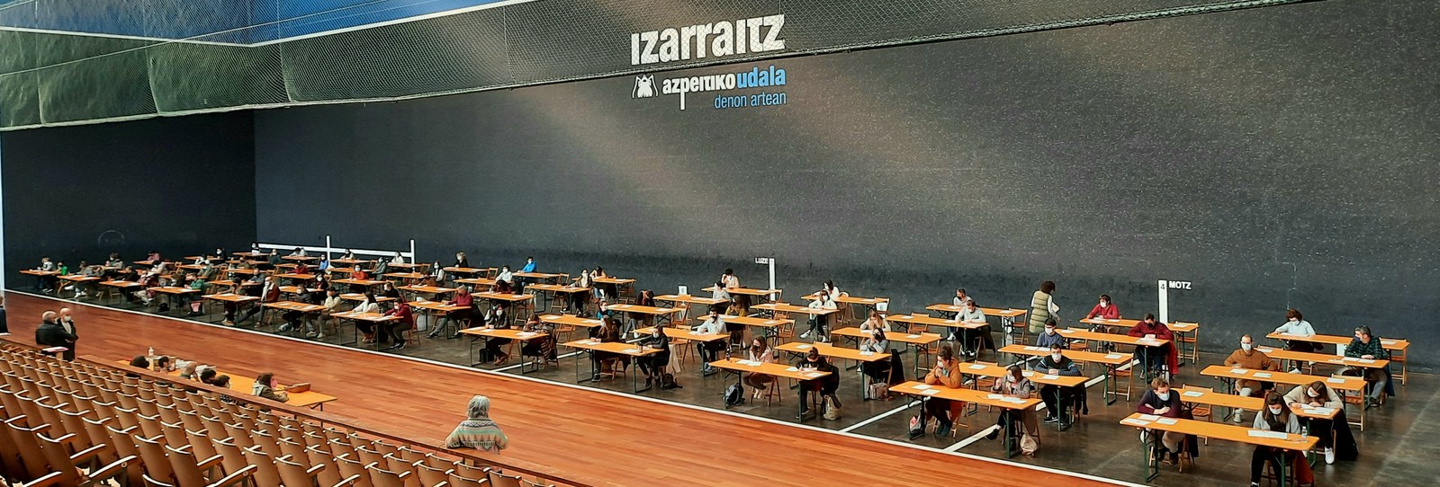Kirol ekintzen teknikari, parekidetasun teknikari eta arkitektu-tekniko plazak oposizio-lehiaketa bidez betetzeko lehen azterketak egin dira Kirol ekintzen teknikari, parekidetasun teknikari eta arkitektu-tekniko plazak oposizio-lehiaketa bidez betetzeko lehen azterketak egin dira