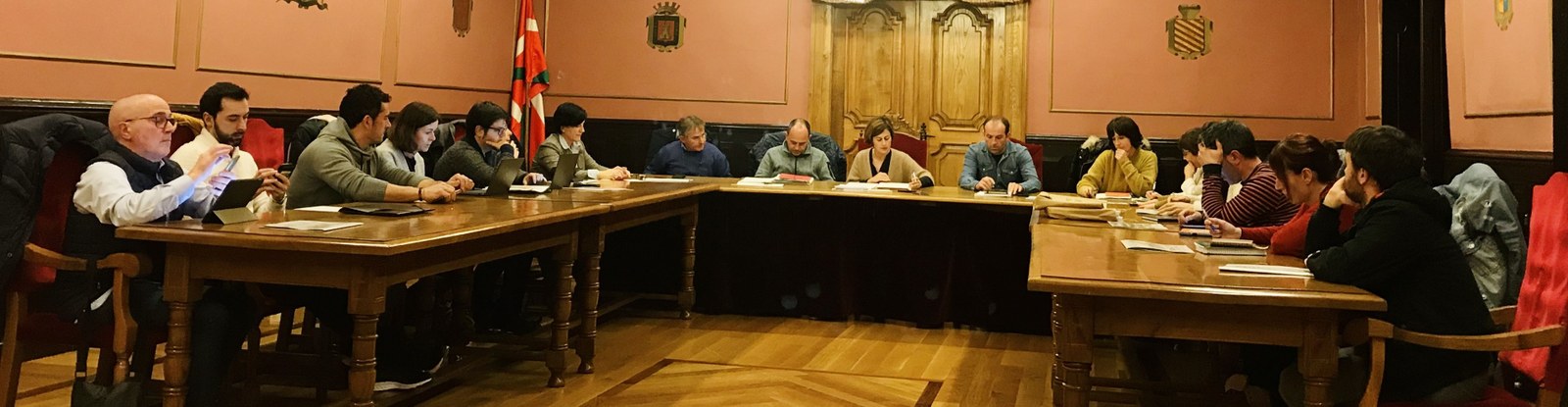 Lan, pentsio eta bizitza duinaren alde, urtarrilaren 30ean, egingo den  Greba Orokorraren aldeko mozioa onartu du Udalak