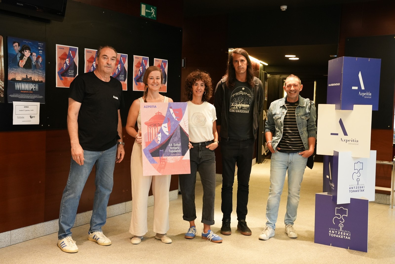 Leire Derteanok irabazi du antzerki topaketen kartel lehiaketa
