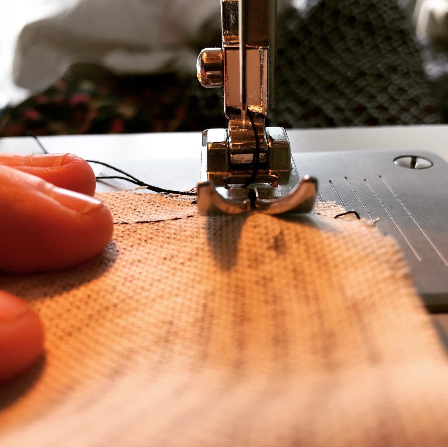 Marrazketa artistikoa eta margolanak, puntua, joskintza eta arteterapia helduentzat tailerrak eskainiko dira