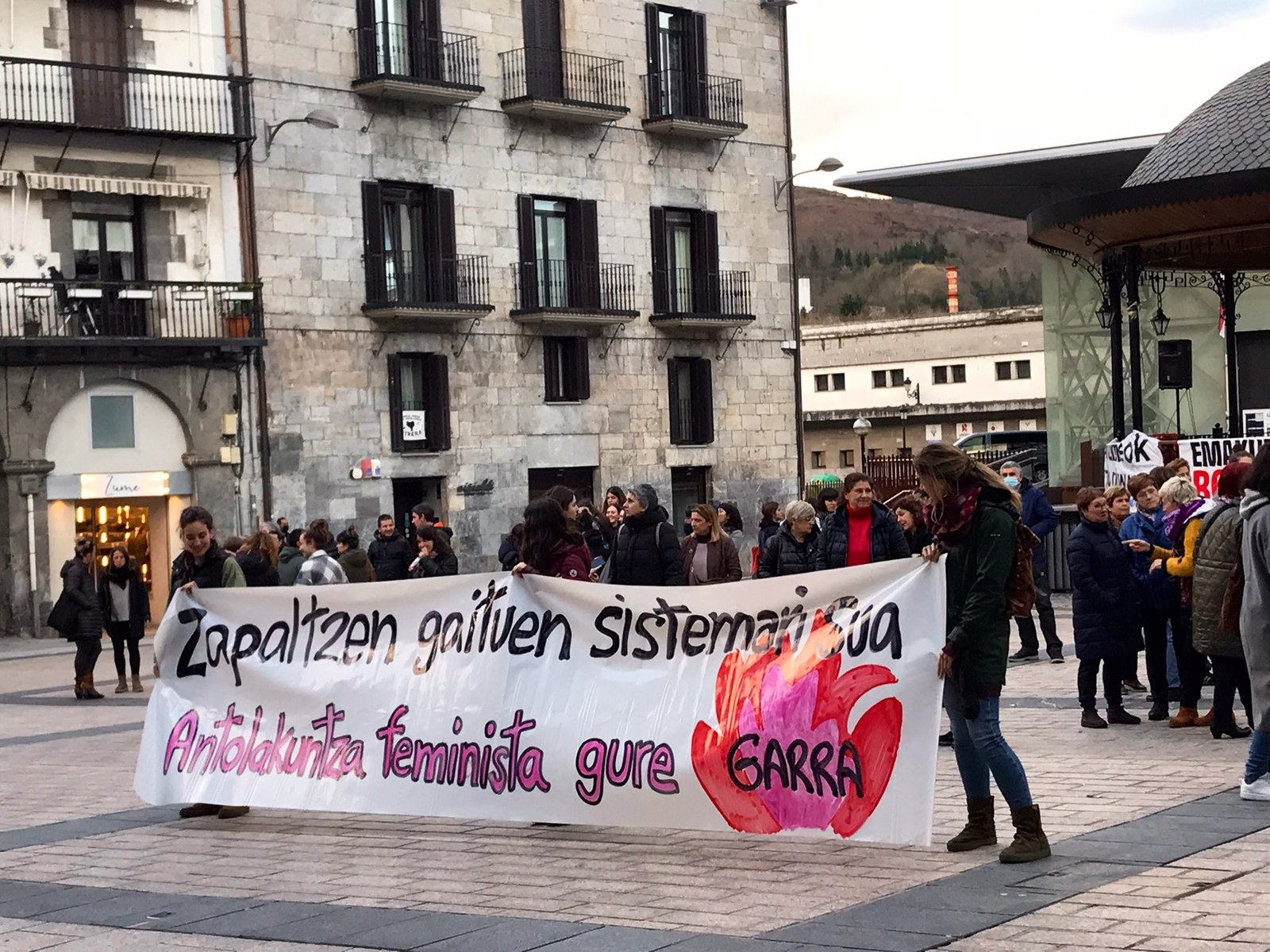 Martxoaren 8ko adierazpena aho batez onartu dute Martxoaren 8ko adierazpena aho batez onartu dute