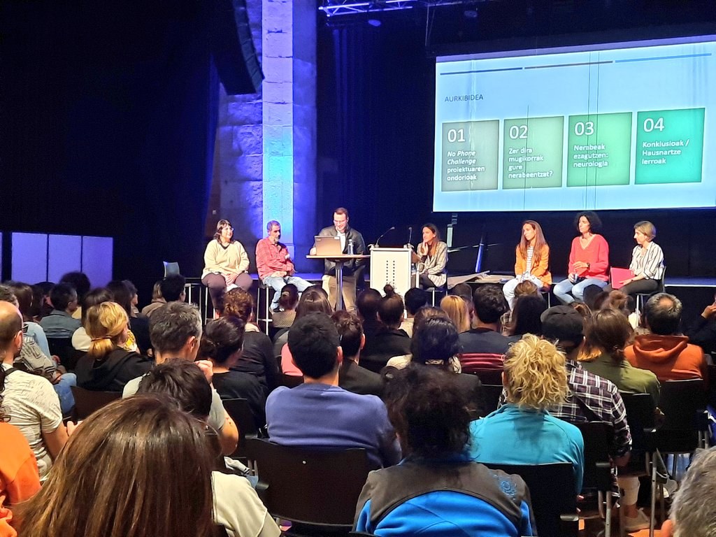 Mugikorren alde onen eta txarren inguruan hausnartzen jarraitzeko saioak antolatu dira ikastetxeetan