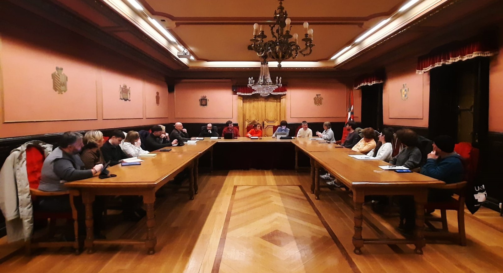 Otsaileko ohiko udalbatzarra egin zuten atzo