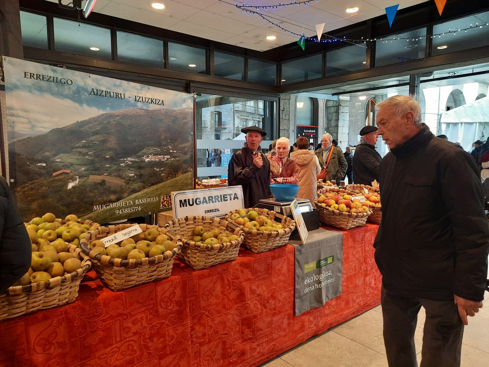 Santo Tomas egunean postuak jartzeko eskaerak, azaroaren 15era arte
