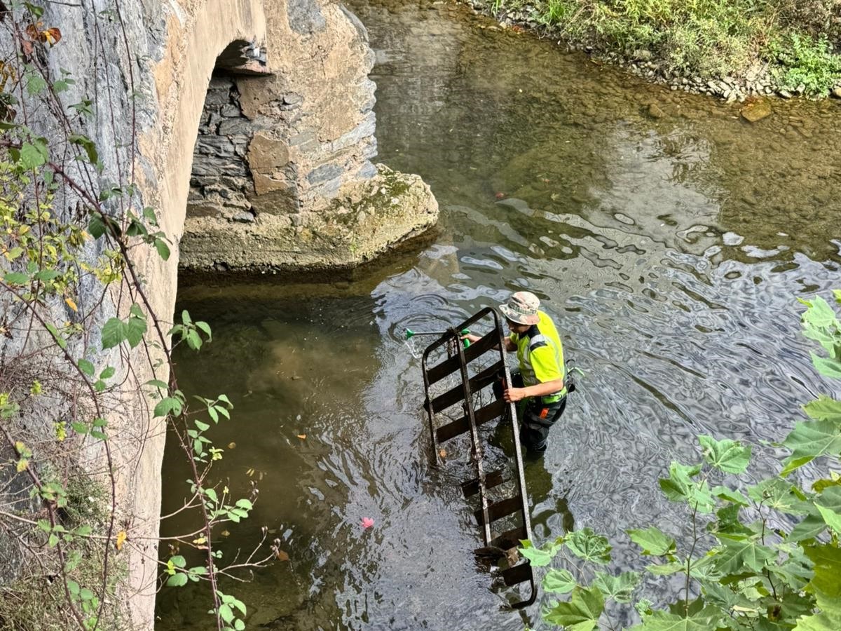 Urola eta Ibaieder ibaiak garbituko dituzte egunotan